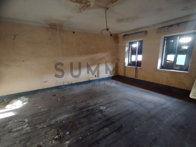 VALLI DEL PASUBIO – Sant'Antonio: In zona tranquilla ma comoda al centro del paese, ampio RUSTICO...