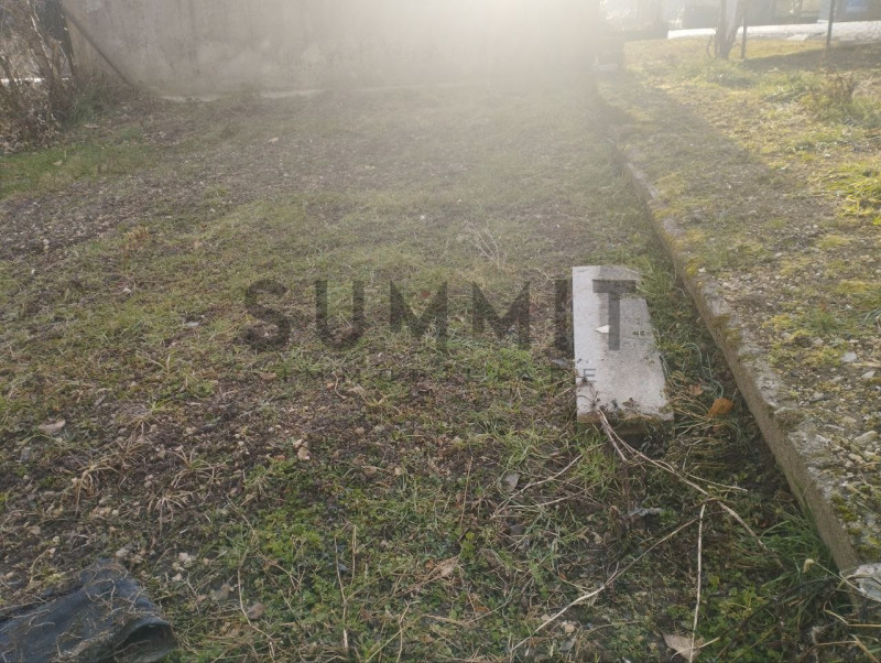 VALLI DEL PASUBIO – Sant'Antonio: In zona tranquilla ma comoda al centro del paese, ampio RUSTICO...