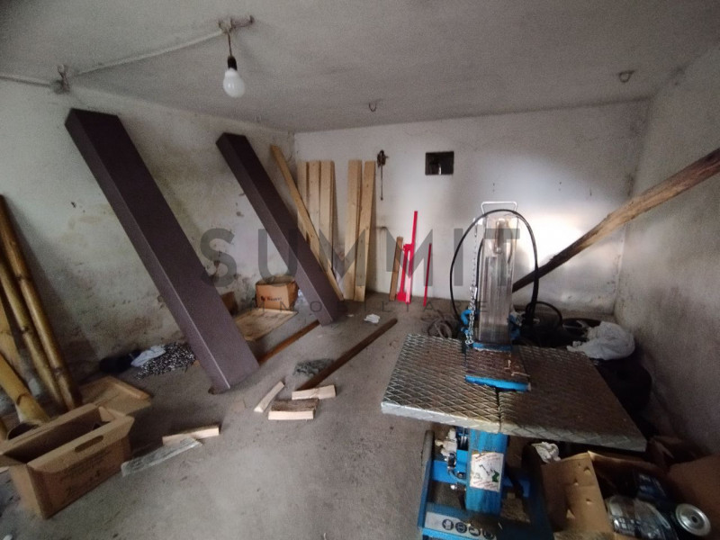 VALLI DEL PASUBIO – Sant'Antonio: In zona tranquilla ma comoda al centro del paese, ampio RUSTICO...