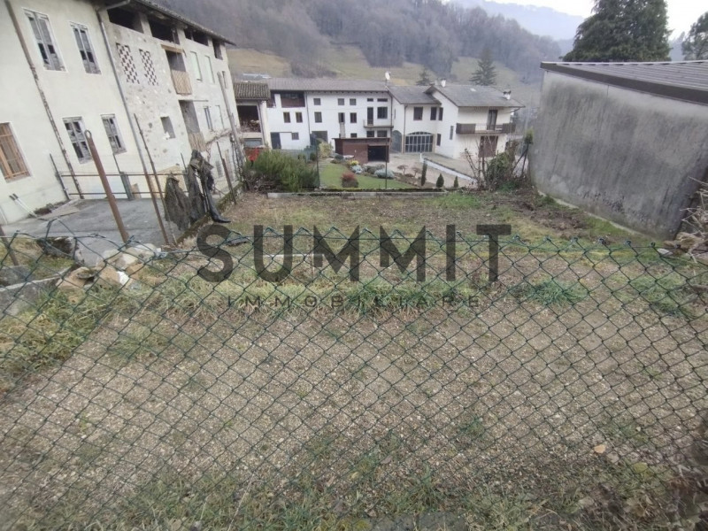 VALLI DEL PASUBIO – Sant'Antonio: In zona tranquilla ma comoda al centro del paese, ampio RUSTICO...