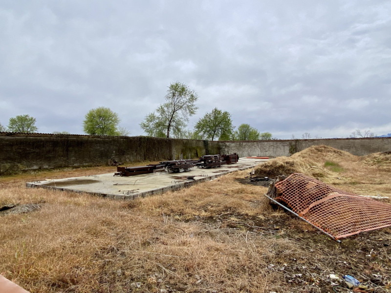 Proponiamo in vendita elegante villetta a schiera su tre livelli, immersa in un contesto residenz...