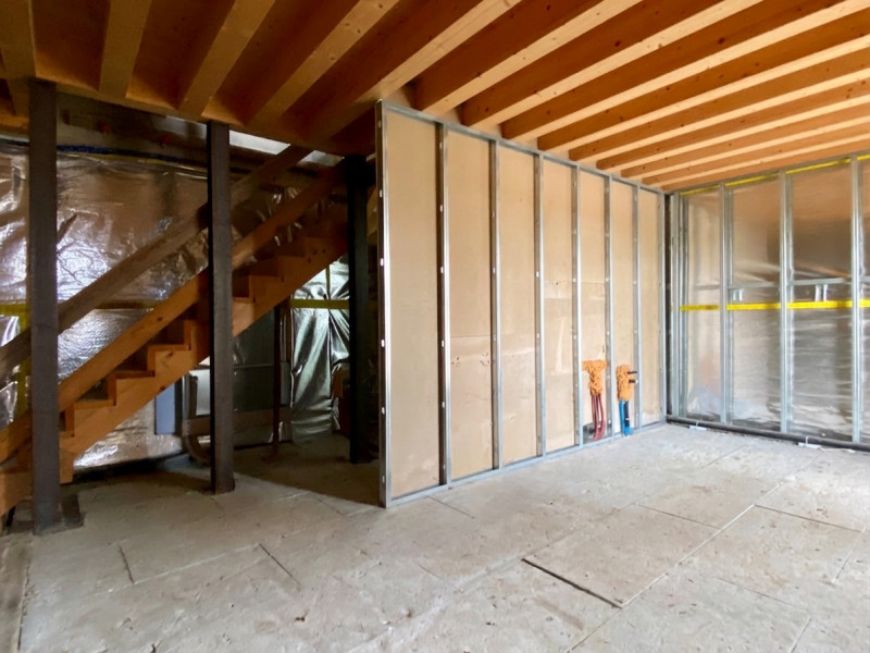 Proponiamo in vendita splendida villetta a schiera su tre livelli, inserita in un contesto reside...