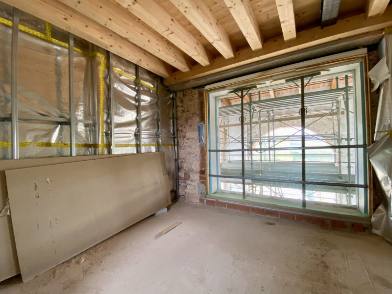 Proponiamo in vendita splendida villetta a schiera su tre livelli, inserita in un contesto reside...