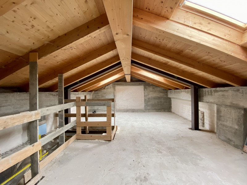 Proponiamo in vendita splendida villetta a schiera su tre livelli, inserita in un contesto reside...