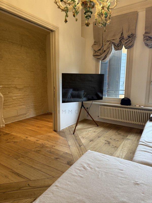 Scopri la tua nuova casa nel centro storico di Castelfranco Veneto dentro le mura.

Questo spazio...