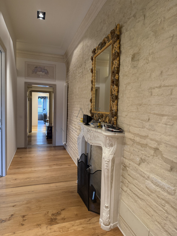 Scopri la tua nuova casa nel centro storico di Castelfranco Veneto dentro le mura.

Questo spazio...