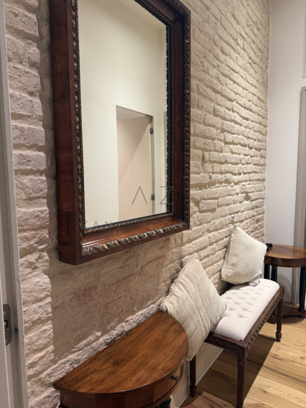 Scopri la tua nuova casa nel centro storico di Castelfranco Veneto dentro le mura.

Questo spazio...