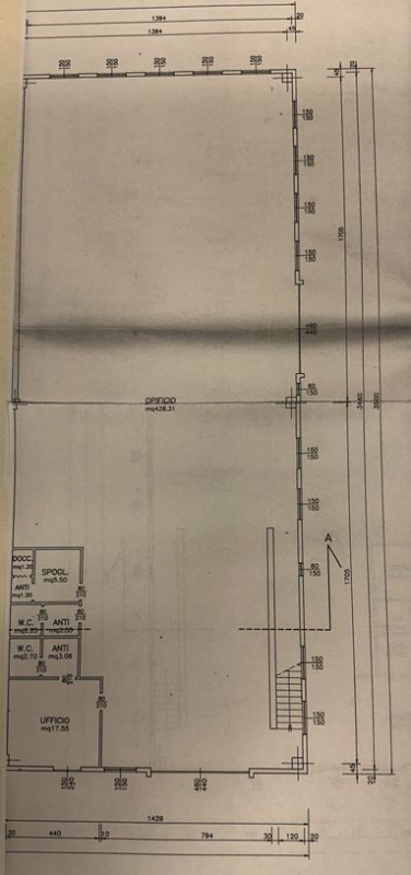Proponiamo in affitto un ampio capannone di 545 mq nel cuore di Torreglia, ideale per attività pr...