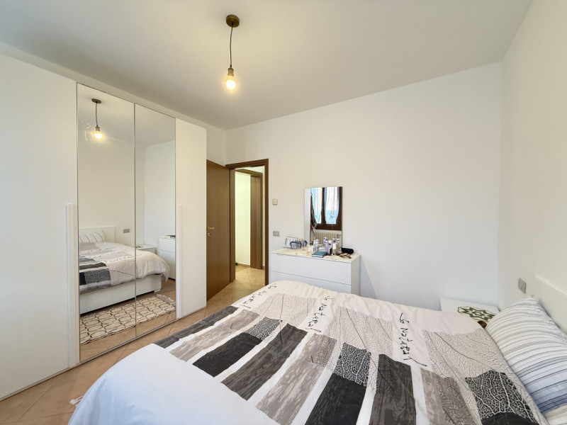 Ciao da Arcobaleno Immobiliare, oggi, in nostra esclusiva, ti presento un recente trilocale comod...