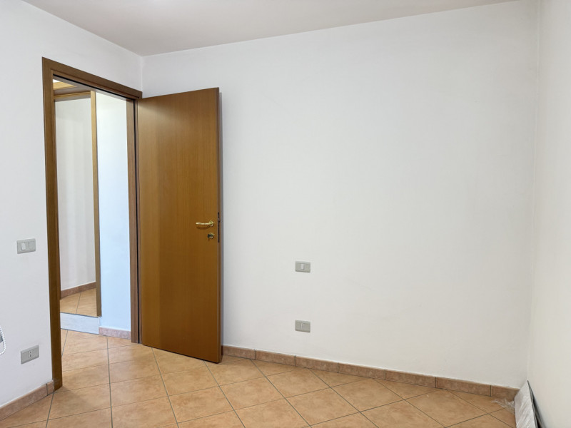 Ciao da Arcobaleno Immobiliare, oggi, in nostra esclusiva, ti presento un recente trilocale comod...