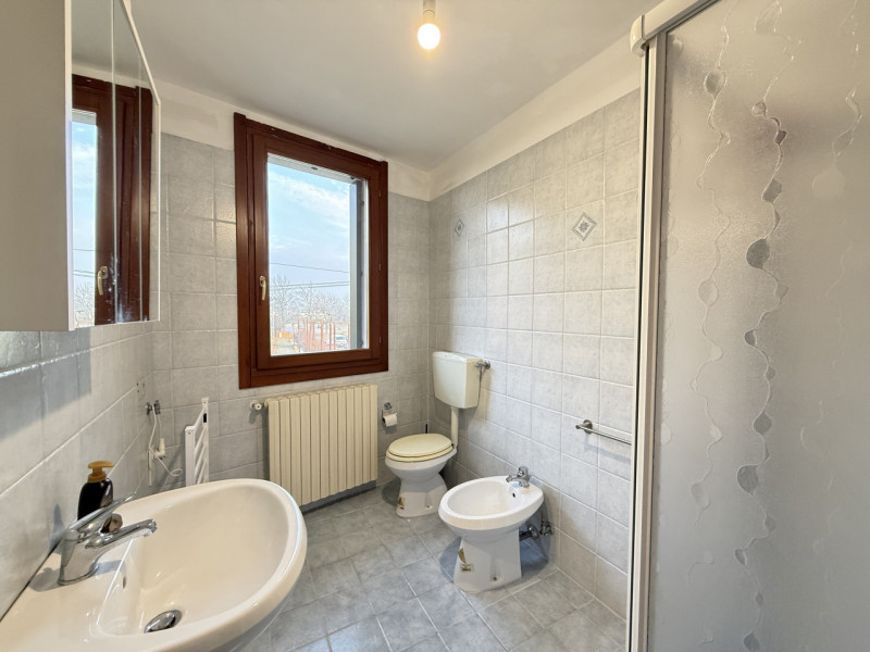 Ciao da Arcobaleno Immobiliare, oggi, in nostra esclusiva, ti presento un recente trilocale comod...