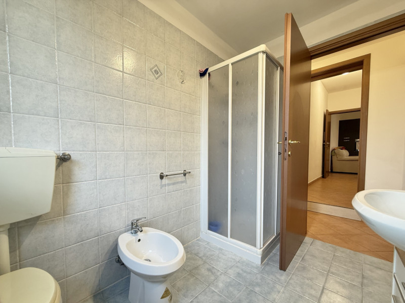 Ciao da Arcobaleno Immobiliare, oggi, in nostra esclusiva, ti presento un recente trilocale comod...