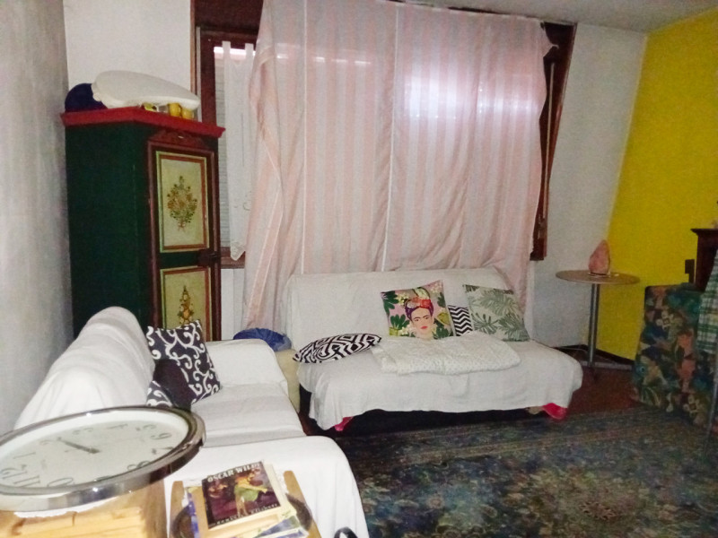 Situata nel tranquillo e ricercato quartiere di Mazzocco, a Mogliano Veneto proponiamo una casa a...