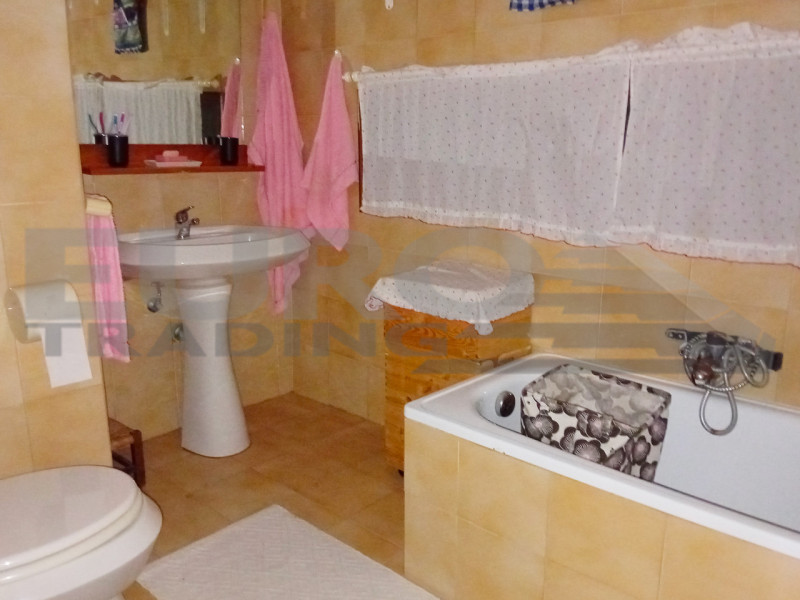 Situata nel tranquillo e ricercato quartiere di Mazzocco, a Mogliano Veneto proponiamo una casa a...