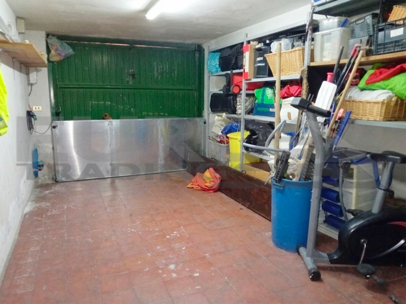 Situata nel tranquillo e ricercato quartiere di Mazzocco, a Mogliano Veneto proponiamo una casa a...