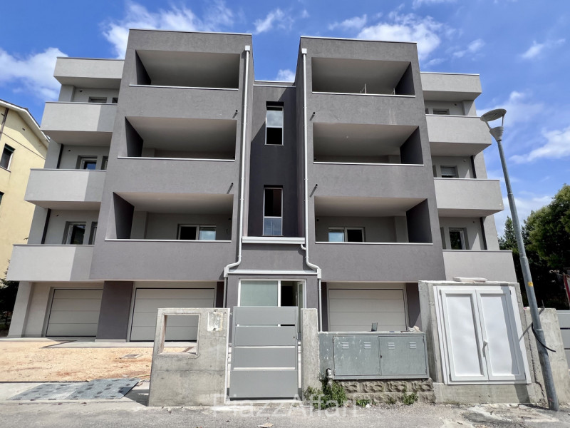 Proponiamo in vendita in “Centro Storico” a Piove di Sacco, a 300 m dal Duomo e più precisamente ...