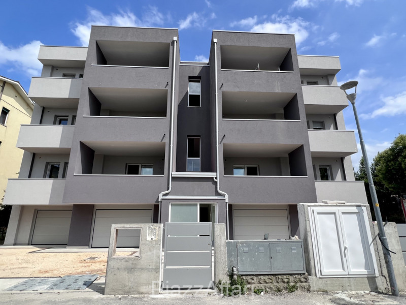 Proponiamo in vendita in “Centro Storico” a Piove di Sacco, a 300 m dal Duomo e più precisamente ...