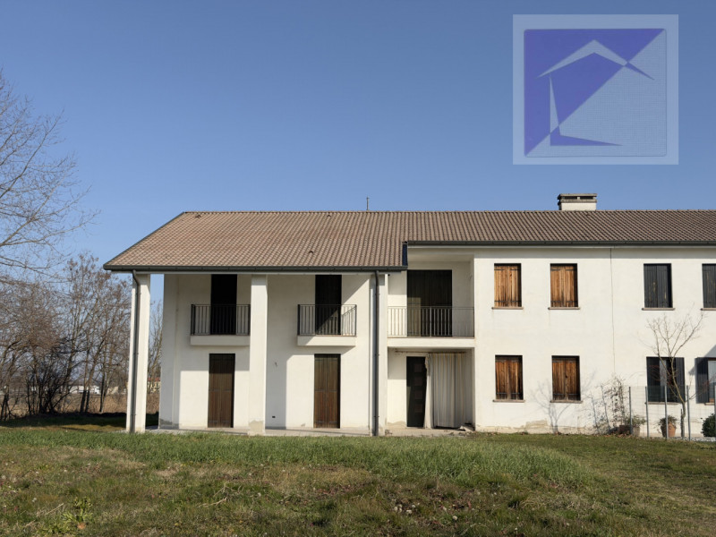 Santa Giustina in Colle, proponiamo in vendita porzione di bifamiliare allo stato grezzo, inserit...
