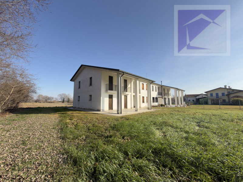 Santa Giustina in Colle, proponiamo in vendita porzione di bifamiliare allo stato grezzo, inserit...