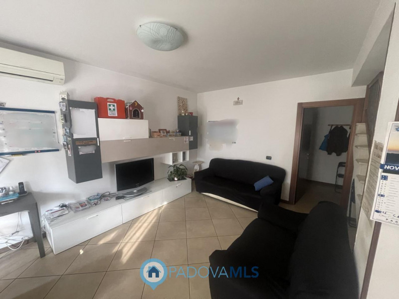 Immobile in esclusiva al Gruppo Padova MLS
Nel cuore pulsante di Noventa Padovana, vi presentiamo...