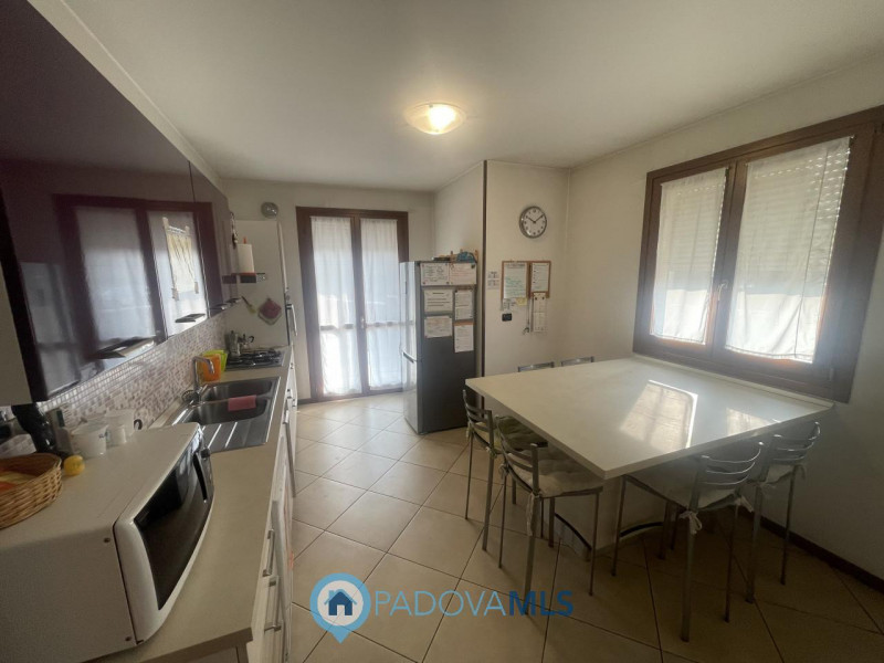 Immobile in esclusiva al Gruppo Padova MLS
Nel cuore pulsante di Noventa Padovana, vi presentiamo...