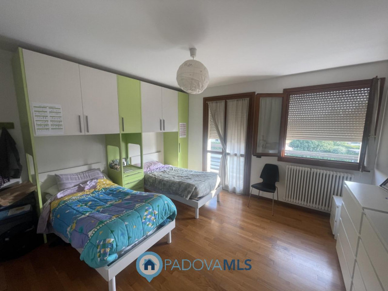 Immobile in esclusiva al Gruppo Padova MLS
Nel cuore pulsante di Noventa Padovana, vi presentiamo...