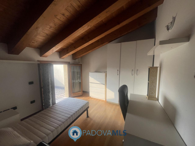 Immobile in esclusiva al Gruppo Padova MLS
Nel cuore pulsante di Noventa Padovana, vi presentiamo...