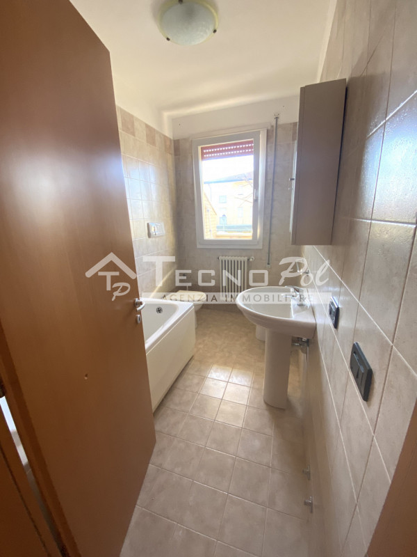 CURTAROLO - In tranquillo quartiere residenziale ad una passeggiata da tutti i servizi proponiamo...