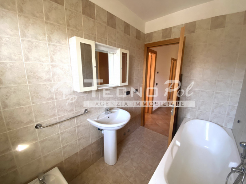 CURTAROLO - In tranquillo quartiere residenziale ad una passeggiata da tutti i servizi proponiamo...