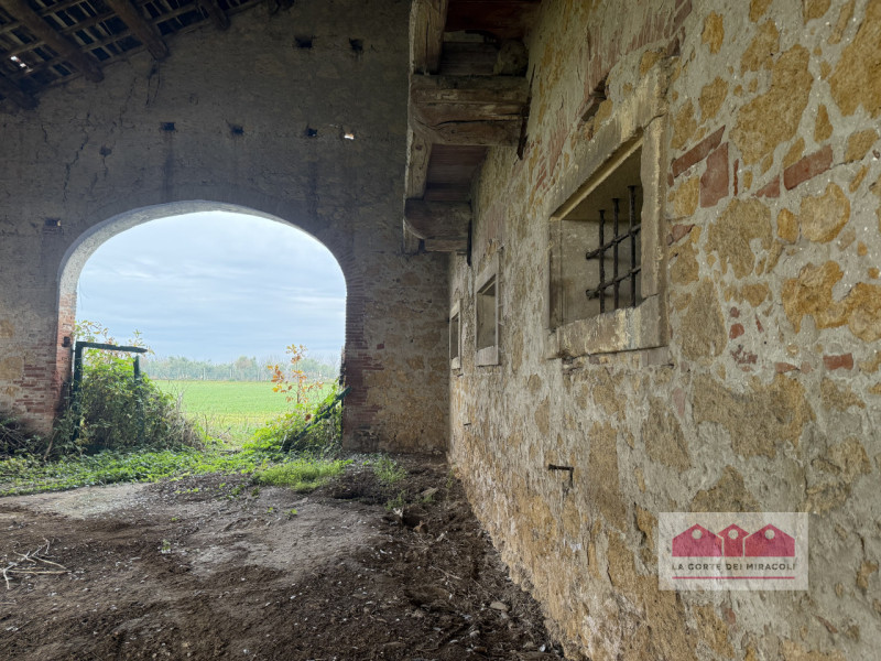 LONIGO: CASALE IN PIETRA DA RISTRUTTURARE DISPOSTO SU TRE LIVELLI FUORI TERRA, CON ANNESSO DEPOSI...
