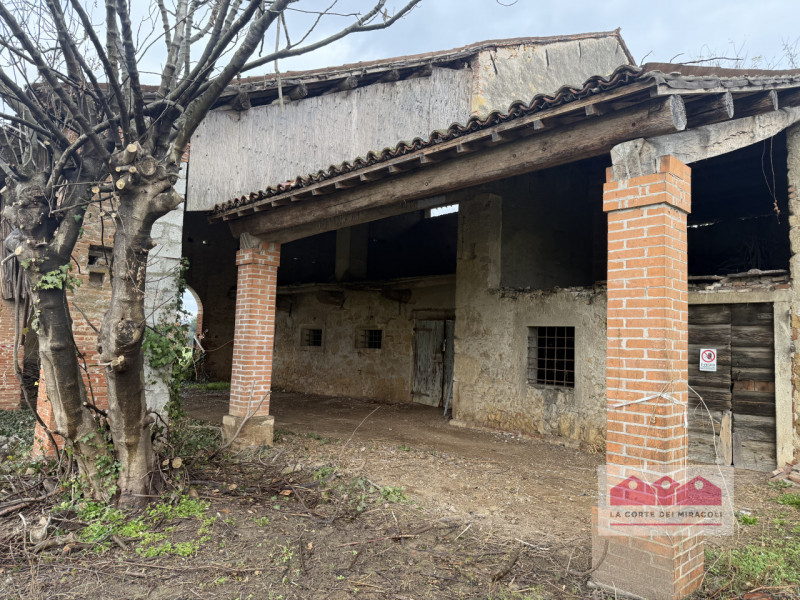 LONIGO: CASALE IN PIETRA DA RISTRUTTURARE DISPOSTO SU TRE LIVELLI FUORI TERRA, CON ANNESSO DEPOSI...