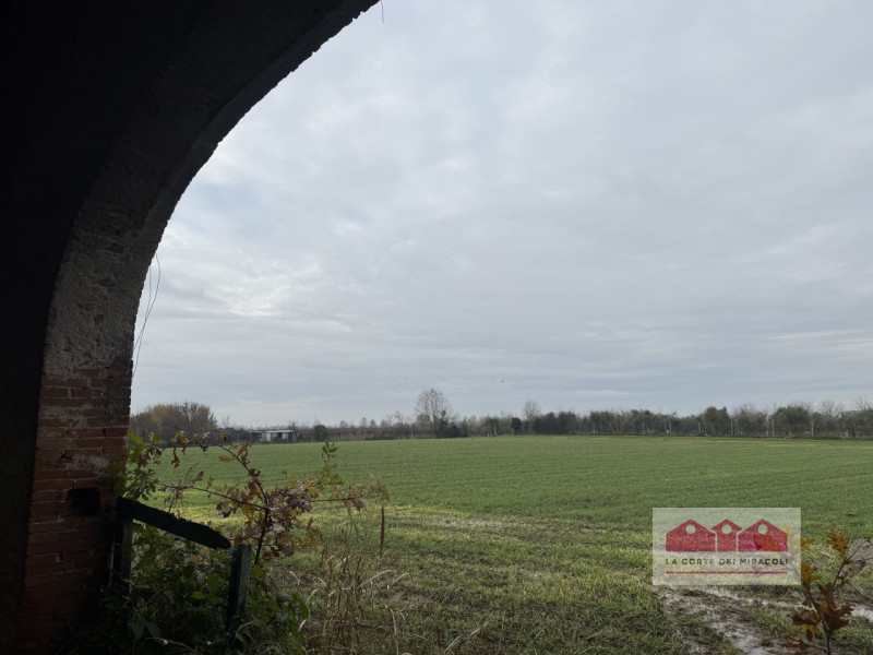 LONIGO: CASALE IN PIETRA DA RISTRUTTURARE DISPOSTO SU TRE LIVELLI FUORI TERRA, CON ANNESSO DEPOSI...
