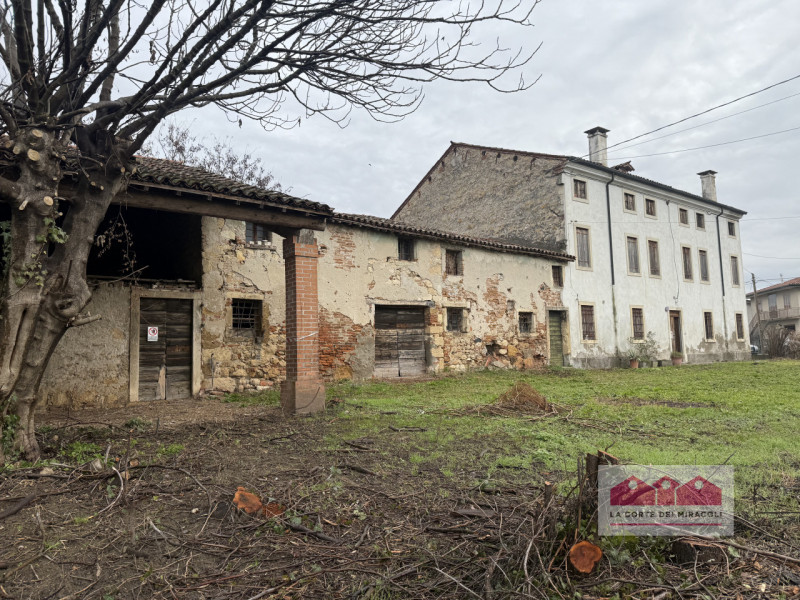 LONIGO: CASALE IN PIETRA DA RISTRUTTURARE DISPOSTO SU TRE LIVELLI FUORI TERRA, CON ANNESSO DEPOSI...