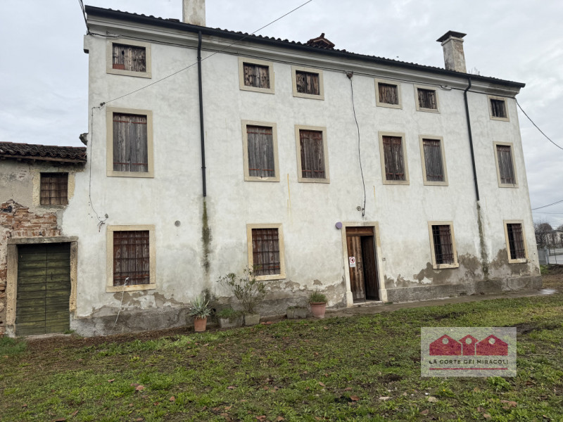 LONIGO: CASALE IN PIETRA DA RISTRUTTURARE DISPOSTO SU TRE LIVELLI FUORI TERRA, CON ANNESSO DEPOSI...