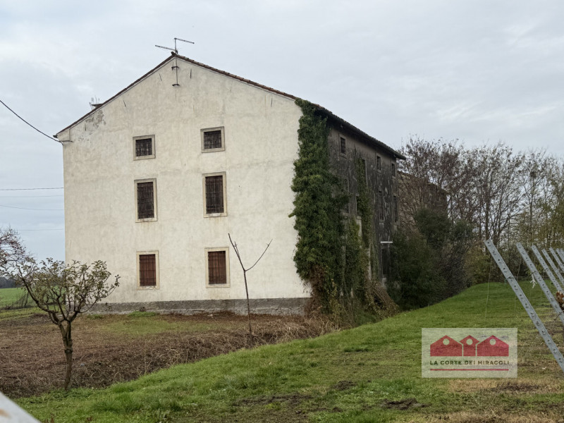 LONIGO: CASALE IN PIETRA DA RISTRUTTURARE DISPOSTO SU TRE LIVELLI FUORI TERRA, CON ANNESSO DEPOSI...