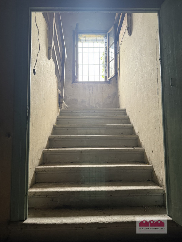 LONIGO: CASALE IN PIETRA DA RISTRUTTURARE DISPOSTO SU TRE LIVELLI FUORI TERRA, CON ANNESSO DEPOSI...