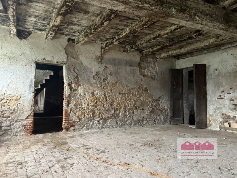 LONIGO: CASALE IN PIETRA DA RISTRUTTURARE DISPOSTO SU TRE LIVELLI FUORI TERRA, CON ANNESSO DEPOSI...