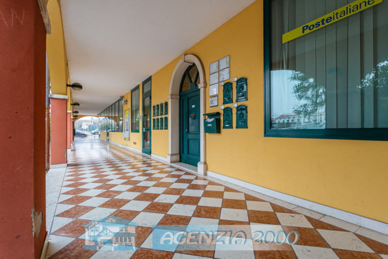 TI HO TROVATO A DUE CARRARE IN UN COMPLESSO SIGNORILE UN BELL' APPARTAMENTO PER TE!!! AL SECONDO ...