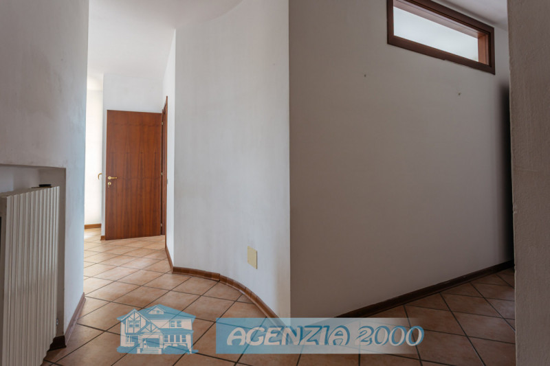 TI HO TROVATO A DUE CARRARE IN UN COMPLESSO SIGNORILE UN BELL' APPARTAMENTO PER TE!!! AL SECONDO ...