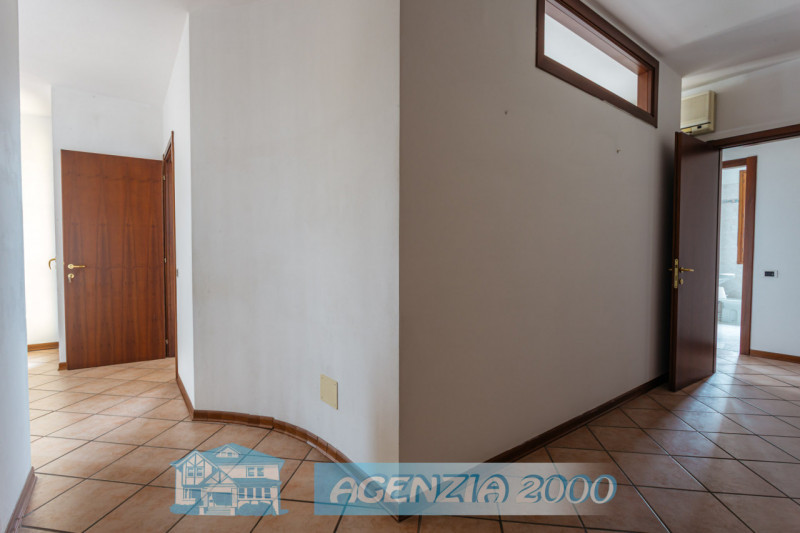 TI HO TROVATO A DUE CARRARE IN UN COMPLESSO SIGNORILE UN BELL' APPARTAMENTO PER TE!!! AL SECONDO ...