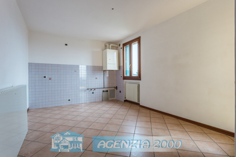 TI HO TROVATO A DUE CARRARE IN UN COMPLESSO SIGNORILE UN BELL' APPARTAMENTO PER TE!!! AL SECONDO ...