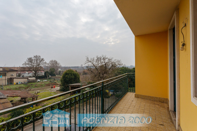 TI HO TROVATO A DUE CARRARE IN UN COMPLESSO SIGNORILE UN BELL' APPARTAMENTO PER TE!!! AL SECONDO ...