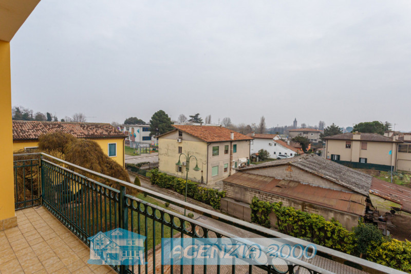 TI HO TROVATO A DUE CARRARE IN UN COMPLESSO SIGNORILE UN BELL' APPARTAMENTO PER TE!!! AL SECONDO ...