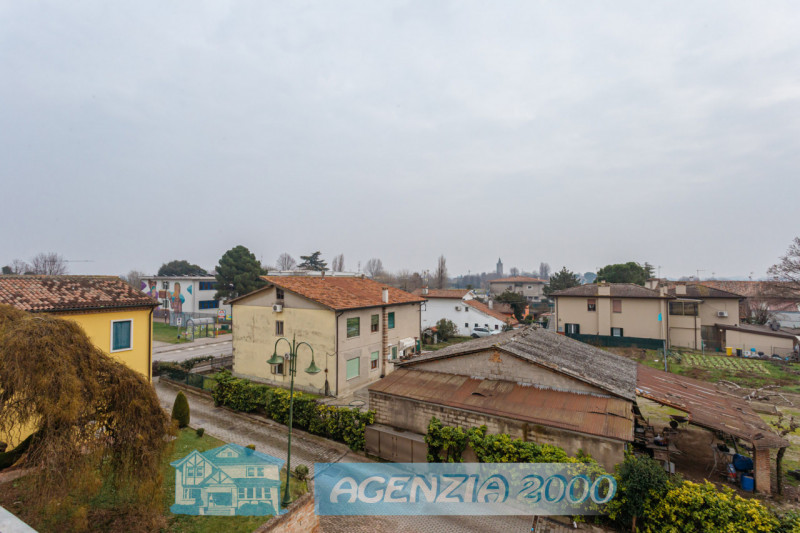 TI HO TROVATO A DUE CARRARE IN UN COMPLESSO SIGNORILE UN BELL' APPARTAMENTO PER TE!!! AL SECONDO ...