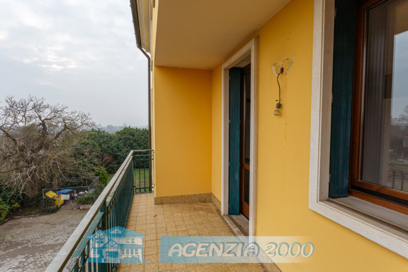 TI HO TROVATO A DUE CARRARE IN UN COMPLESSO SIGNORILE UN BELL' APPARTAMENTO PER TE!!! AL SECONDO ...