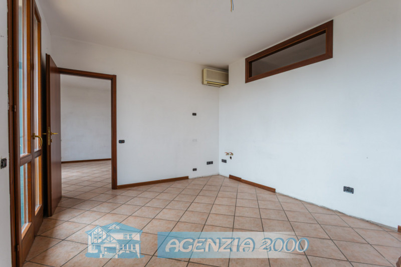 TI HO TROVATO A DUE CARRARE IN UN COMPLESSO SIGNORILE UN BELL' APPARTAMENTO PER TE!!! AL SECONDO ...