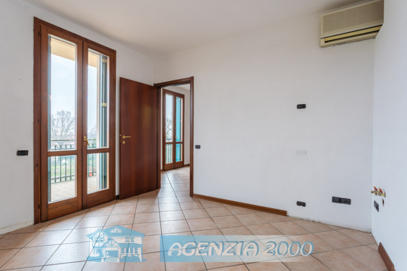 TI HO TROVATO A DUE CARRARE IN UN COMPLESSO SIGNORILE UN BELL' APPARTAMENTO PER TE!!! AL SECONDO ...