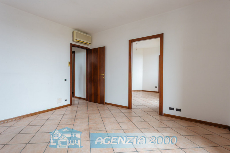 TI HO TROVATO A DUE CARRARE IN UN COMPLESSO SIGNORILE UN BELL' APPARTAMENTO PER TE!!! AL SECONDO ...