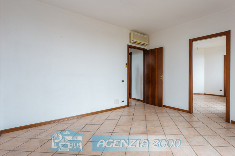 TI HO TROVATO A DUE CARRARE IN UN COMPLESSO SIGNORILE UN BELL' APPARTAMENTO PER TE!!! AL SECONDO ...