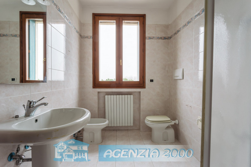 TI HO TROVATO A DUE CARRARE IN UN COMPLESSO SIGNORILE UN BELL' APPARTAMENTO PER TE!!! AL SECONDO ...